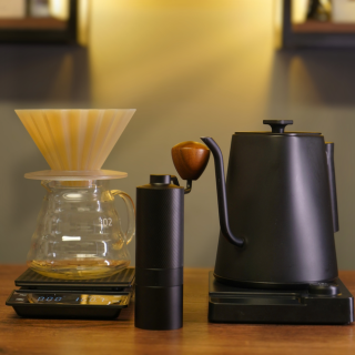 KIT BARISTA ORIGAMI BEIGE + BALANZA PRO + MOLINILLO PRO + TETERA INTELIGENTE 1LT