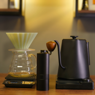 KIT BARISTA ORIGAMI VERDE + BALANZA PRO + MOLINILLO PRO + TETERA INTELIGENTE 1LT